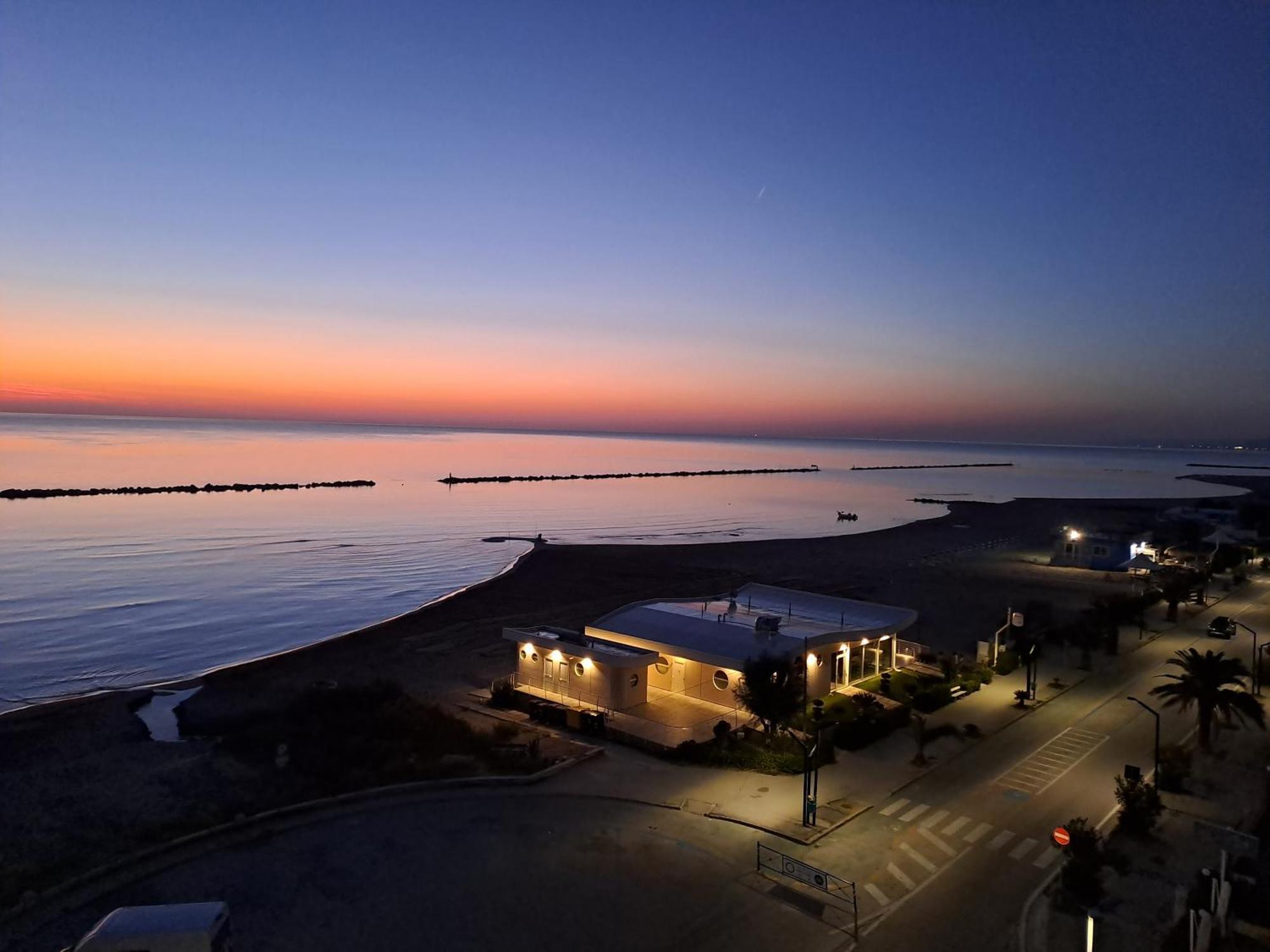 Attico Fronte Mare Apartment Martinsicuro Exterior photo