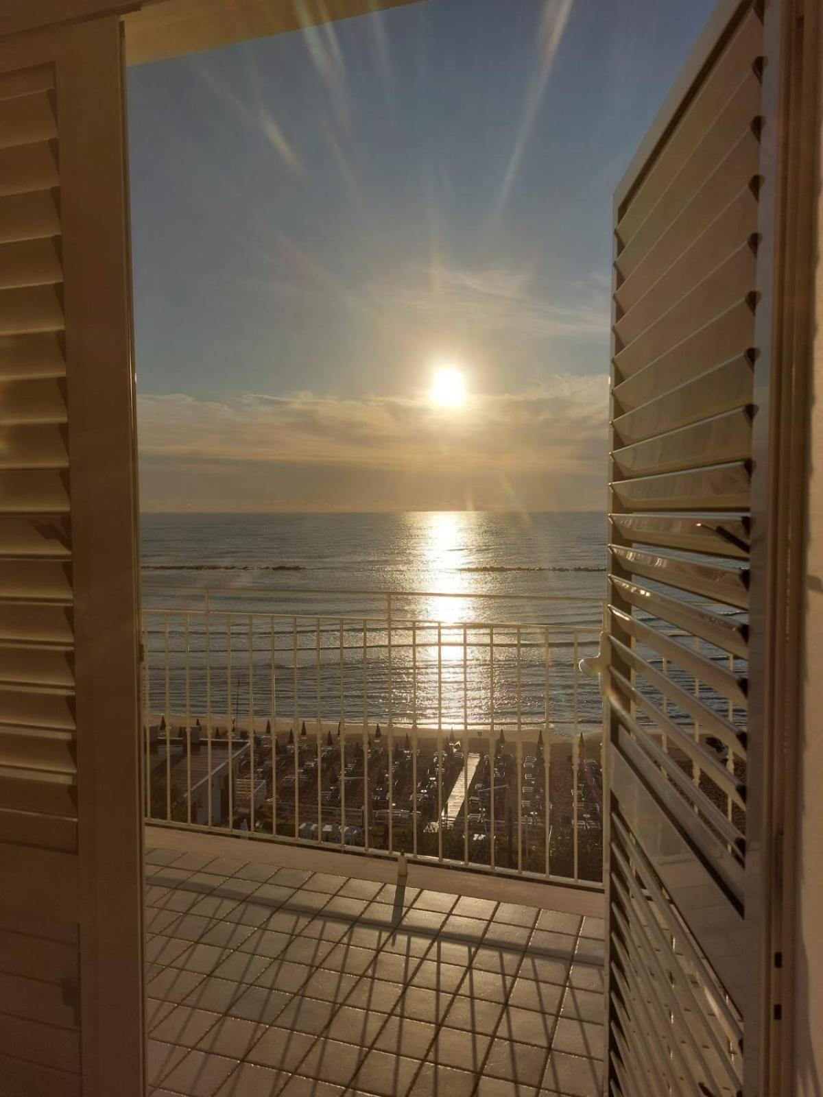 Attico Fronte Mare Apartment Martinsicuro Exterior photo