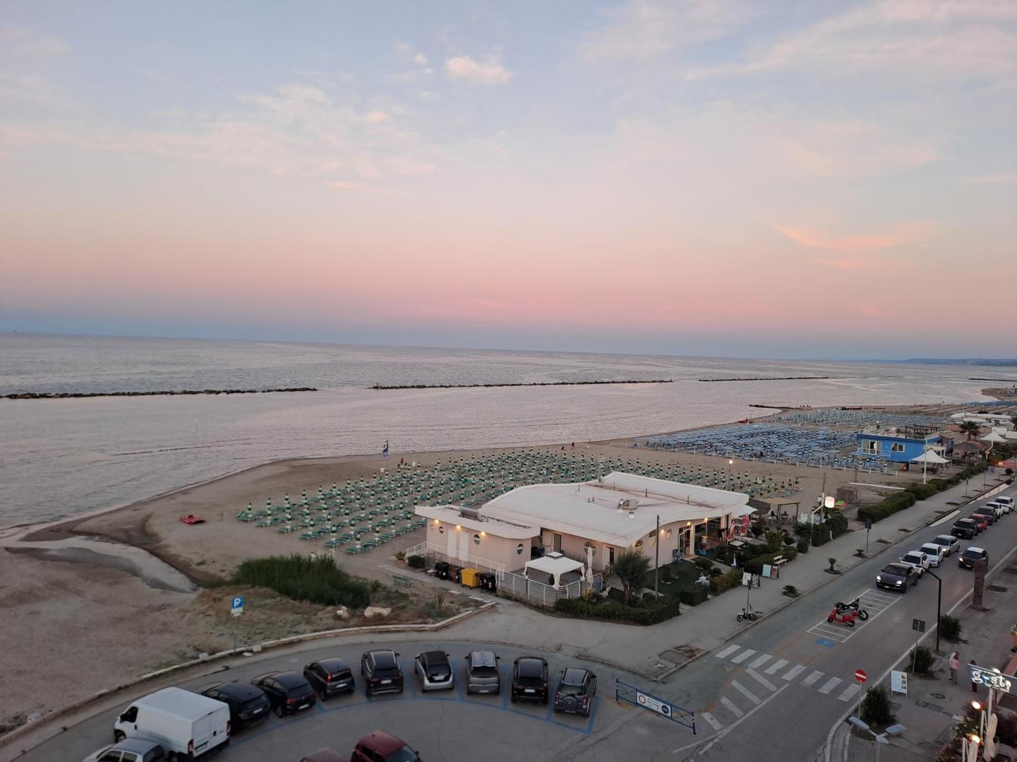 Attico Fronte Mare Apartment Martinsicuro Exterior photo